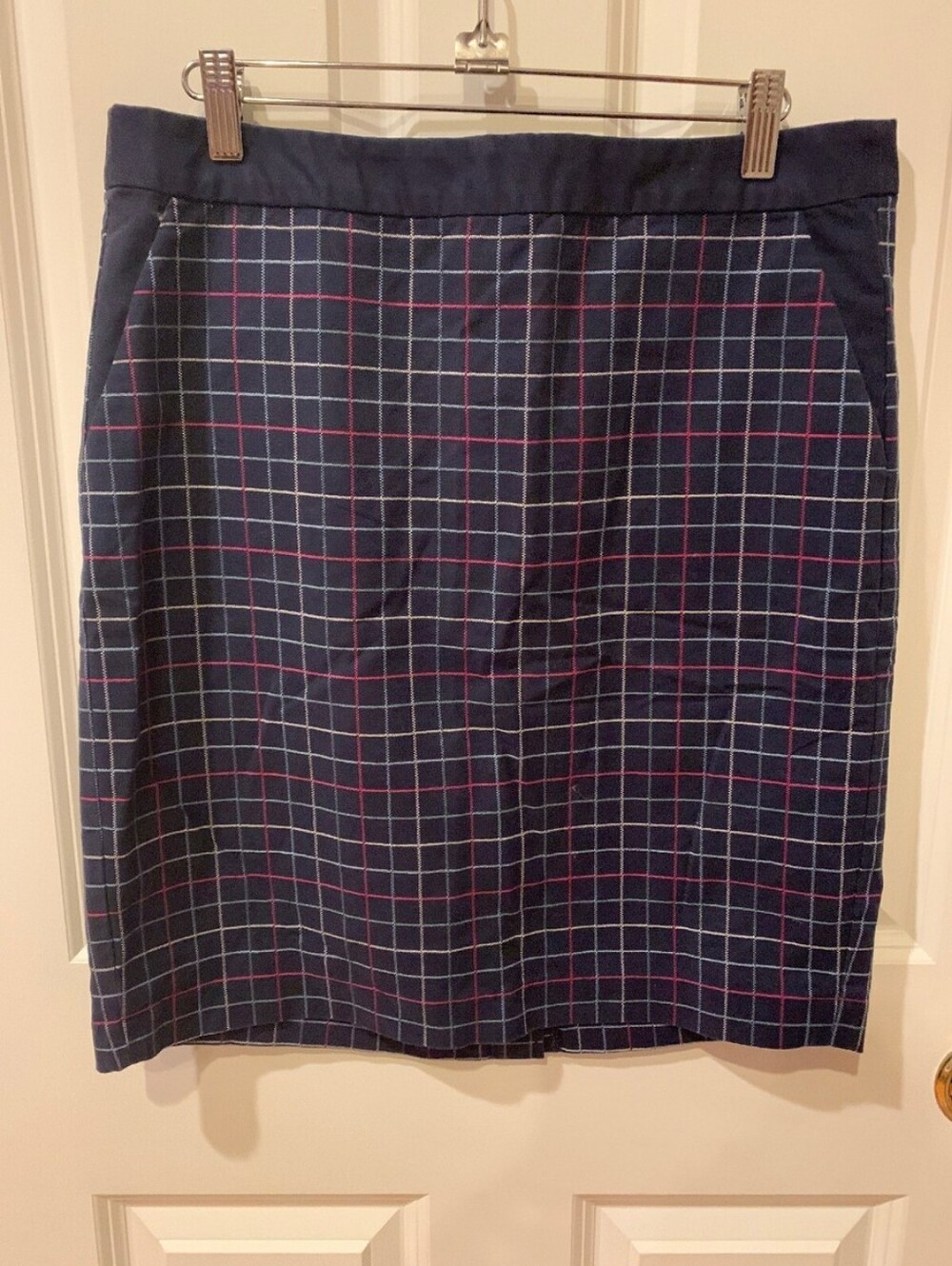 Women's Tommy Hilfiger Mini Skirt Size 12 Navy Plaid pink chic preppy business